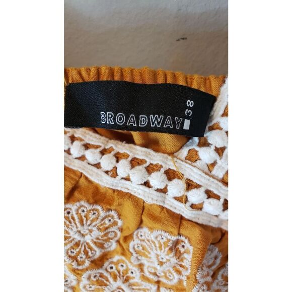 Broadway 38 Top Womens Yellow Gold Embroidered V Neck Boho Size lg - Picture 3 of 3